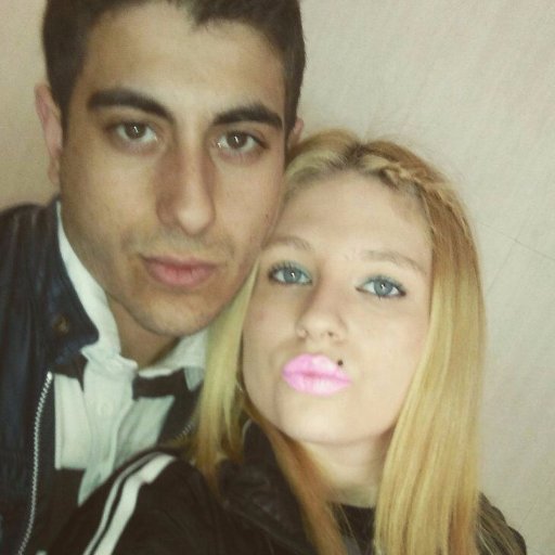 ♡Y te dije que pasaría, porque sabía, que sabías que quería♡
... 06~19 ...
Prometidos a espera de matrimonio.