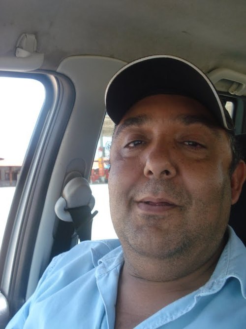 Moreno, descontraído, casado pai e 04 filhos, dois homens e duas mulheres, espírita cristão. Gosto de fazer amizades leais e sinceras.