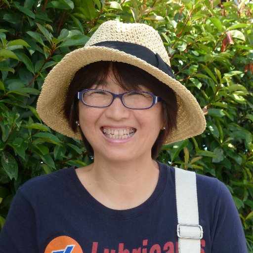 佐渡島が好きすぎて移住8年目突入。外から批判するより中で暴れるタイプ(笑)絵本と科学実験と音楽とええ声大好き。脳ミソにギアとターボチャージャー付き。