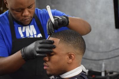 Yea man say man my name is big Ken aka go getta I'm a barber in dallas feel like I'm the best at what I do #cutsbybigken on (ig) (kendrick gogetta Crawford ) fb