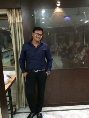 रफ़्तार ज़िन्दगी की कुछ यूँ बनाये रख 'ग़ालिब'
की दुश्मन भले आगे निकल जाए
पर दोस्त कोई पीछे न छूटे ..