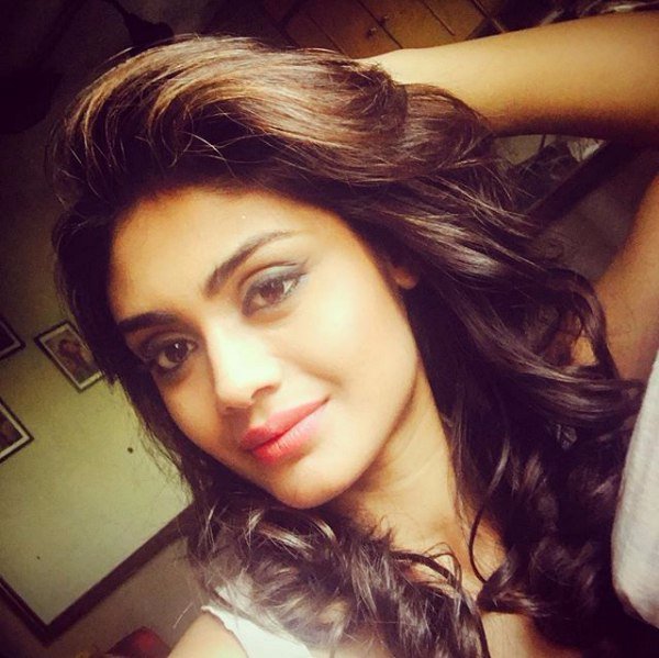 Welcome to Official Twitter Account managed by Sreejita De. Actor-living the dream. instagram:@sreejita_de facebook Sreejita De