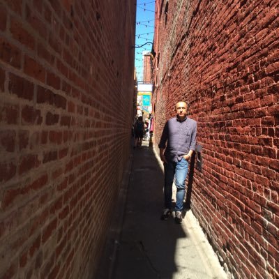 Lequiq's profile picture. architect - lover - i see animals in people - flowers - wood - stone - green