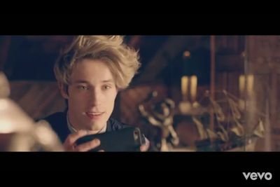 MelandezZun's profile picture. Mi vida es @cd9 con una canción suya me alegran la vida son unas grandes personas 
~esperando un milagro que jos canela me siga~