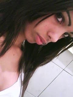 sou uma menina muito linda,as vezes quando é preciso eu brigo pra me defender e sou muito sensivel