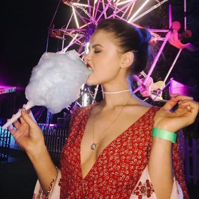 Remballe ton sourire de toccard, t'es un connard. Sabrina la plus belle fille de ma life, mon bb jtm.