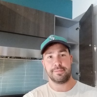 mattcurtis206's profile picture. L.I.V.I.N