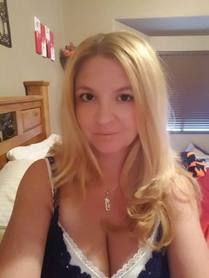 I'm a dork, a very down to earth person. I like to read and be outside. I love to learn new things.