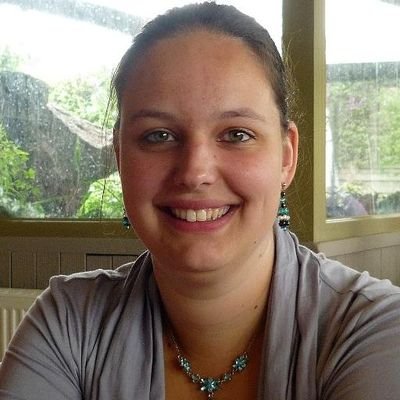 Schepen van Welzijn, Zorg en Noord-Zuid @StadHarelbeke | Nationaal voorzitter @VenM | historica | dirigent | citytripper | Tweets in eigen naam