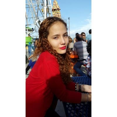 Carrera: calle center, Youtuber en proceso
Sígueme y te sigo!!♡
*Instagram- Joscelyn_Flores*
viva el amor!!♡