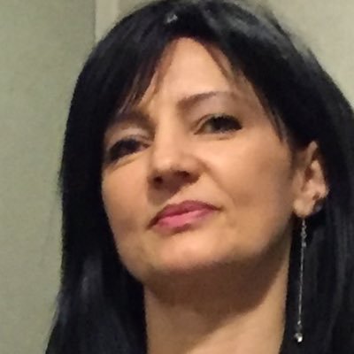 Je suis une personne pétillante à souhait aimant la vie malgré la dureté de celle-ci elle est belle