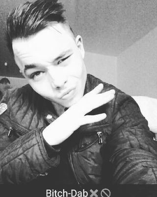 AlexisChlml's profile picture. J'ai marcher dans la merde, oop's je leurs ai marcher dessus.