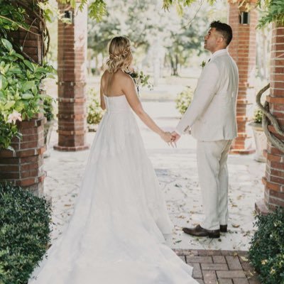 Married to @djicon_jl • Dog Mom • Foodie • CrossFit • HMUA • Telecom