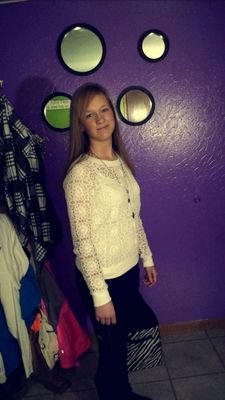 lori_bess16's profile picture. Stars can't shine without darkness✨