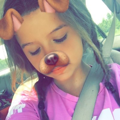 halliiiieee's profile picture. Need friends?!