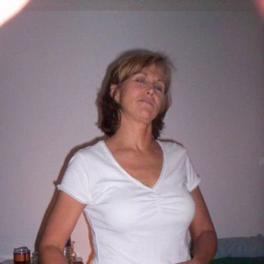 salopeofferte's profile picture. Femme offerte par leur mari ou leur copain , qui aime les voir baiser devant eux et savoir qu'elle prenne leur pied avec d'autres hommes les font bander
