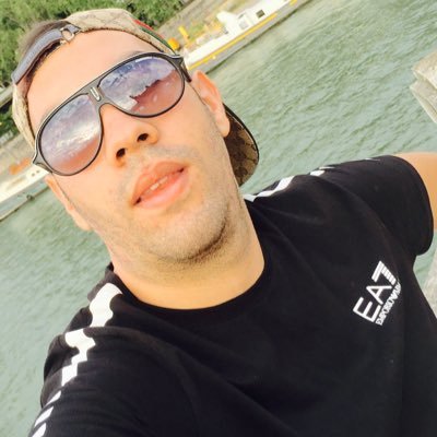 Yacostra's profile picture. je Suis De 9.2 I'M RICH