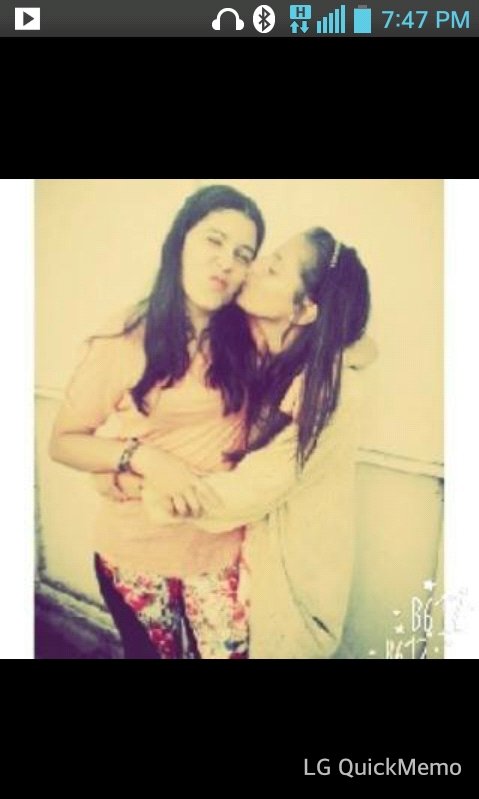 soy divertida me gustan los party y no solo puedes segirme por twitter tanvien por facebook como albani jhullianna :)