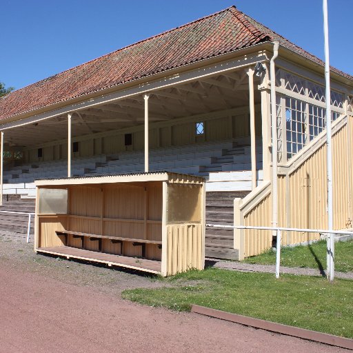 idrottsplatsmiljöer, nostalgi, övergivna, gamla läktare, Författare Idrottsplatsen i våra hjärtan. Idrottsplatskalendern sen 2010. Tingsryds AIF, Halmstads BK