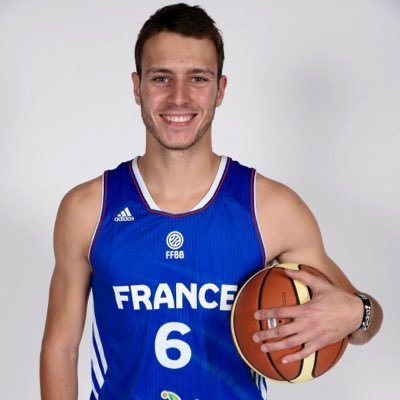 Pro basketball player pour le Boulazac Basket Dordogne . Formé au Hyeres Toulon Var basket