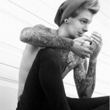 Eldain_Rpg's profile picture. Le sexe masculin es ce qu'il y a de plus léger au monde, une simple pensée le soulève.