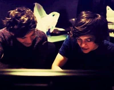 / 1D / Larry Stylinson / Oops! Hi! / TXF / Wellington / Larry Stylinson ♡/ 23.07.10 8:22pm / Six Years / Love is Love / You Can Do What You Want To /