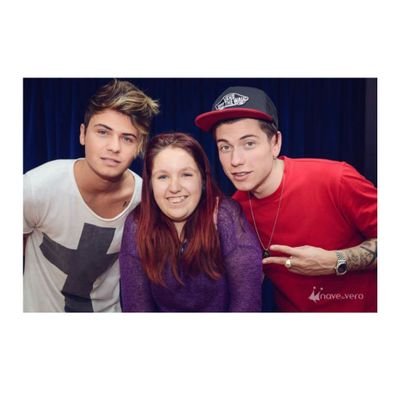 I tuoi eroi avranno il mantello e la spada i miei un microfono e la chitarra ❤ (3.4.16) @Real_Liam_Peyne @benji_mascolo @fedefederossi