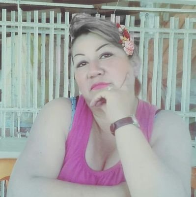 La persona que no nace para servir no sirve para vivir .
