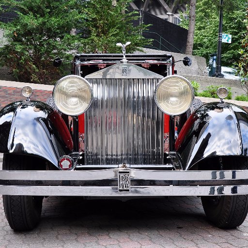 Gar Guys & Gals is an online automotive enthusiast community encompassing a social network, groups, forums, blogs, galleries, directories and classified ads.