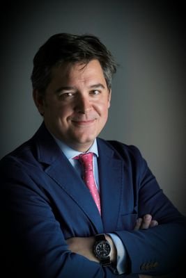 juanlaroca's profile picture. 177 cms y 100 kilos de periodista, apasionado del marketing, el emprendimiento, la gastronomía y el Atleti. Enamorado de su familia numerosa.