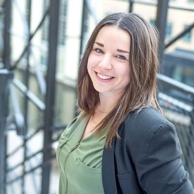 Optimist. Entreprenör. Hobbysnickare. Pådrivare. Fd. glassmästare och krögare. Höghöjdsinstruktör. Driver Gerillabyrån. Skribent på http://t.co/9WoYWSSc7F.