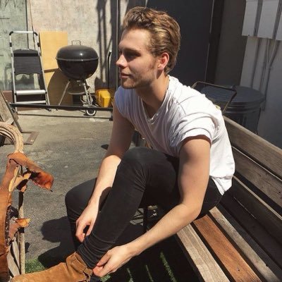 lashton treats me better than you could / @5SOS