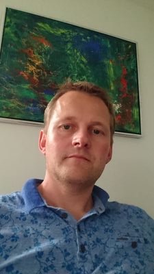 sorentilma's profile picture. Cand.merc.dat, arbejder med at udvinde info. fra data. 
Lytter gerne til andres synspunkter, men har det svært med det totalitære.