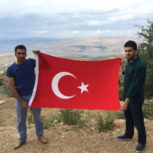 Bu dünyada ayağına batan dikenleri temizlemeye çalışma dikenler bitmeyecek.Burası dünya cennet değil.Dikenlerinvarlığını kabullen dünyadaki yolculuğuna odaklan.