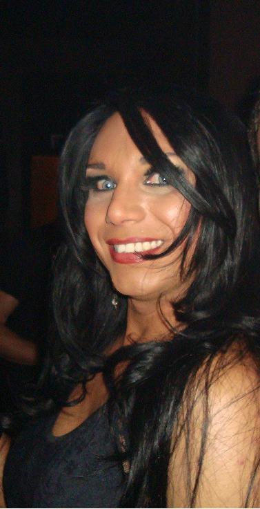 Eu sou Suzzy B Apresentadora Oficial do Vitraux Club em Porto Alegre. Trabalho na Noite LGBT a mais de 10 anos.