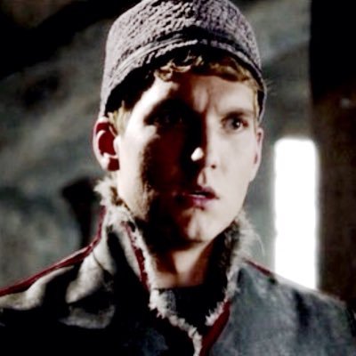 TrollRaised's profile picture. ❝You wanna talk about a supply and demand problem? I sell ice for a living.❞ — ice master. fixer upper. | @ARoyalMermaid's #ClassicalDisney