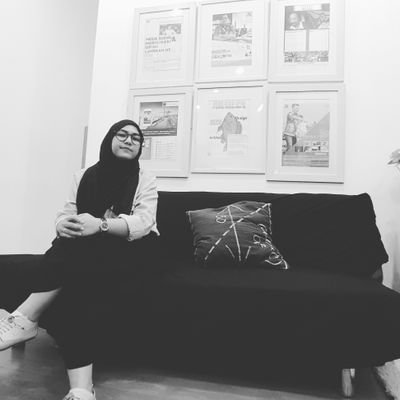 Hidup terlalu singkat untuk dibawa terlalu serius, tertawalah kawan tapi jangan berlebihan