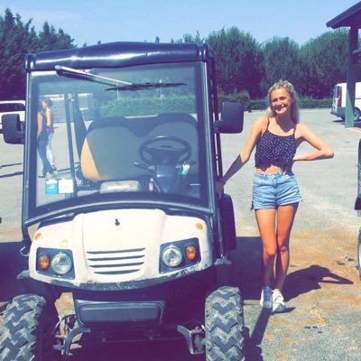 bethanyyoung100's profile picture. £££