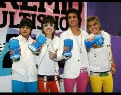 meus quadro meninos que eu amo de montão❤familia restart sempre unida❤ pelanza meu amor da minha vida❤ista fc restart_minha_vida ❤bff leh ❤⚓
