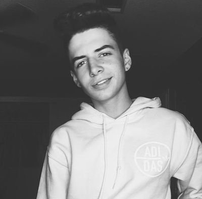 zachsbbgurl's profile picture. my '@' says it all. ;)