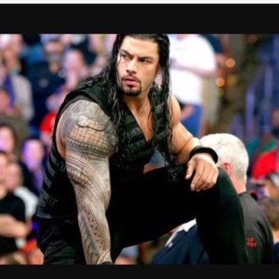 شخص مهتم بالعاب البلايستشن                                      و WWE