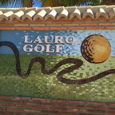 Lauro Golf Resort, complejo deportivo con golf de 27 hoyos y Residencial en un entorno natural y con una gestión sostenible. Naturaleza viva.