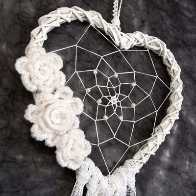 Hello! I create Dream Catchers and home decor. See my shop at https://t.co/rMrZR0JRPB