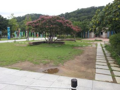 moonhs57's profile picture. 