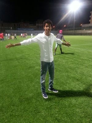 بحب اسمي اوي 
لاعب كره قدم لدي اطاليا