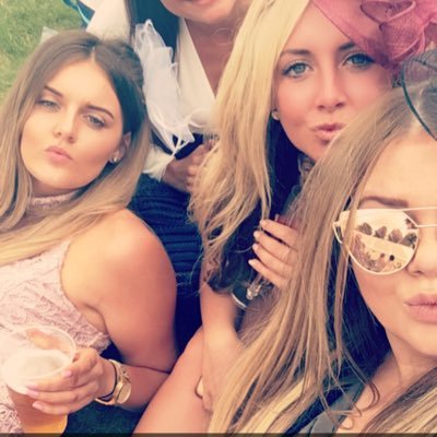 chloeenglish's profile picture. the tall drunk one