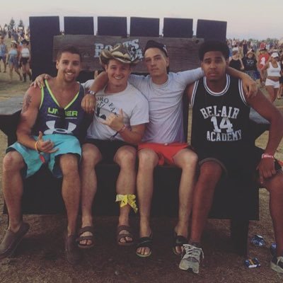 brandonblackk's profile picture. 我们的爱 过了就不再回来                              snapchat : brandonblackk