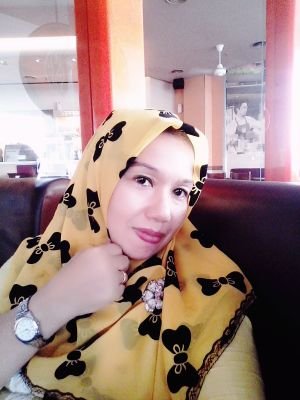 ellie13325221's profile picture. wanita yg simple