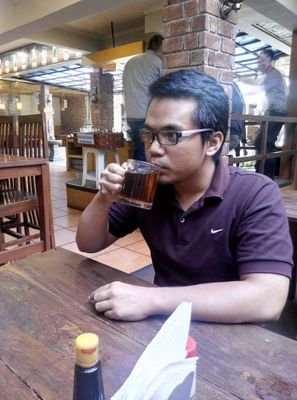 esmadisham's profile picture. Focus