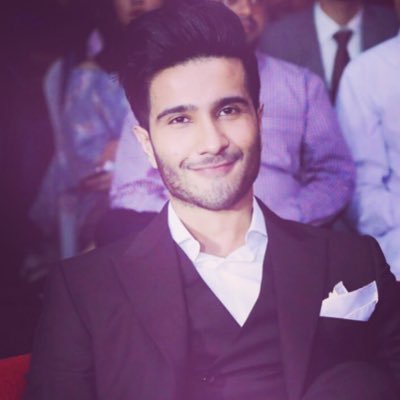 • Biggest fanclub of @ferozekhaan • Follow for updates from a genuine source • He follows us;) • #TeamFerozeKhaan